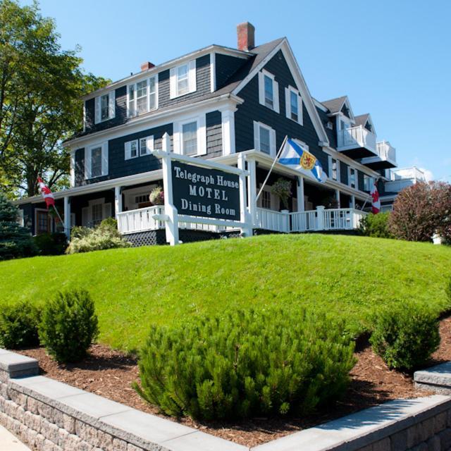 Telegraph House Motel Baddeck Inlet Екстериор снимка
