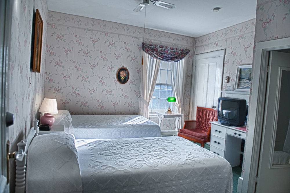 Telegraph House Motel Baddeck Inlet Екстериор снимка