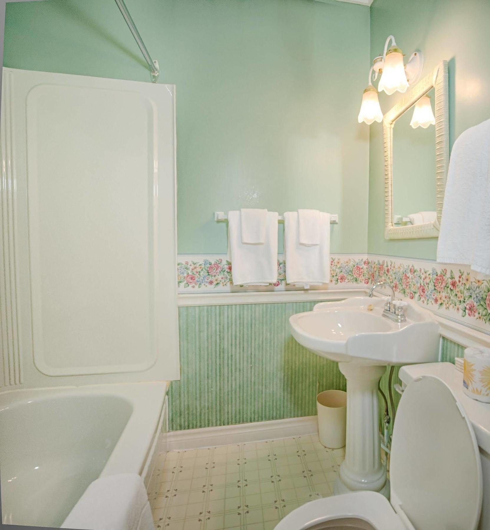 Telegraph House Motel Baddeck Inlet Екстериор снимка