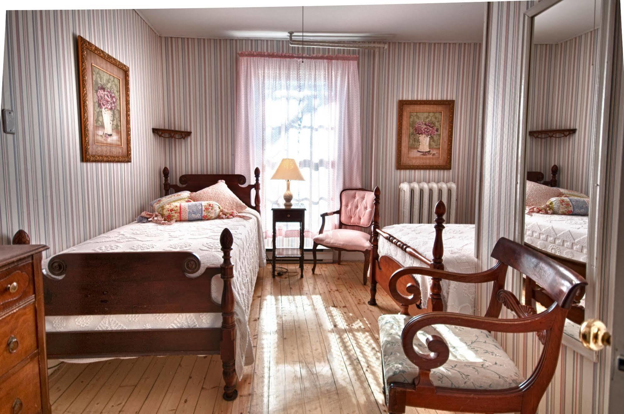 Telegraph House Motel Baddeck Inlet Екстериор снимка